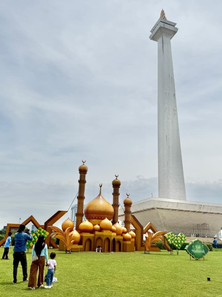 Monas
